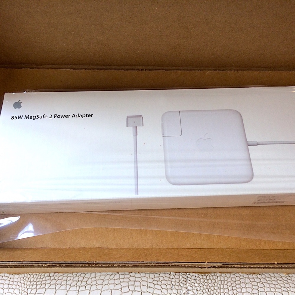 Apple 85W MagSafe 2 Power Adapter (for MacBook Pro with Retina display)